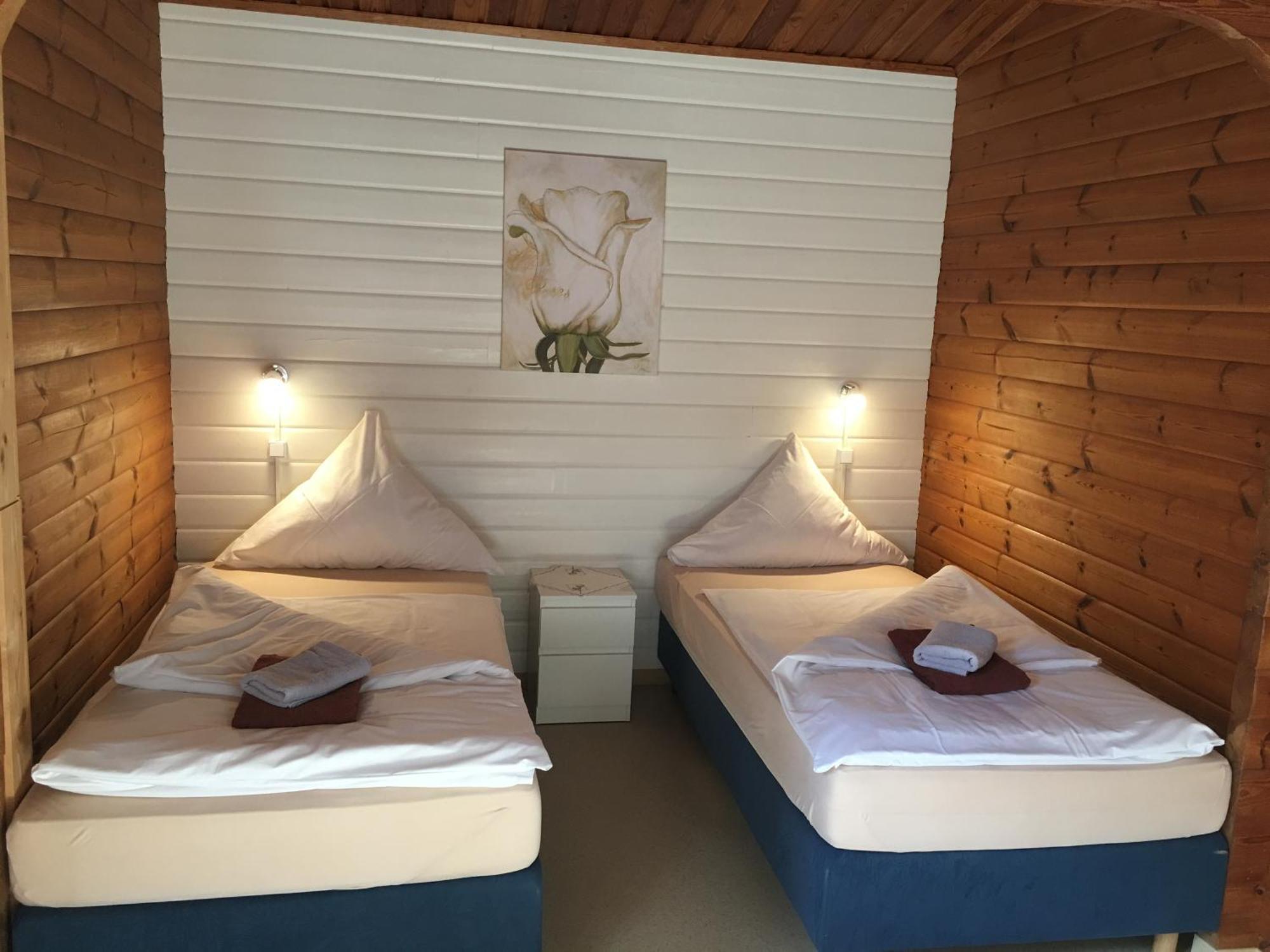 Abb Sportcenter Gaensefurth, Doppelzimmer Ohne Kueche, Standard Doppelzimmer Mit Kueche Hecklingen  Dış mekan fotoğraf